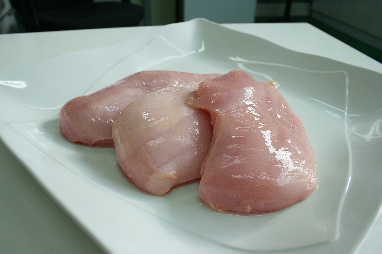 ¿Cuánto tiempo se debe marinar la pechuga de pollo?