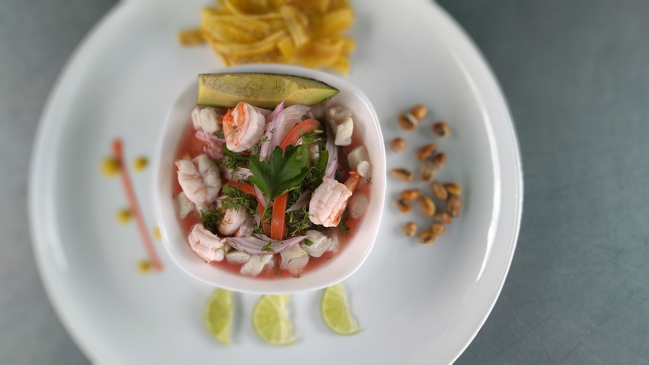 ¿Que tiene el encebollado?