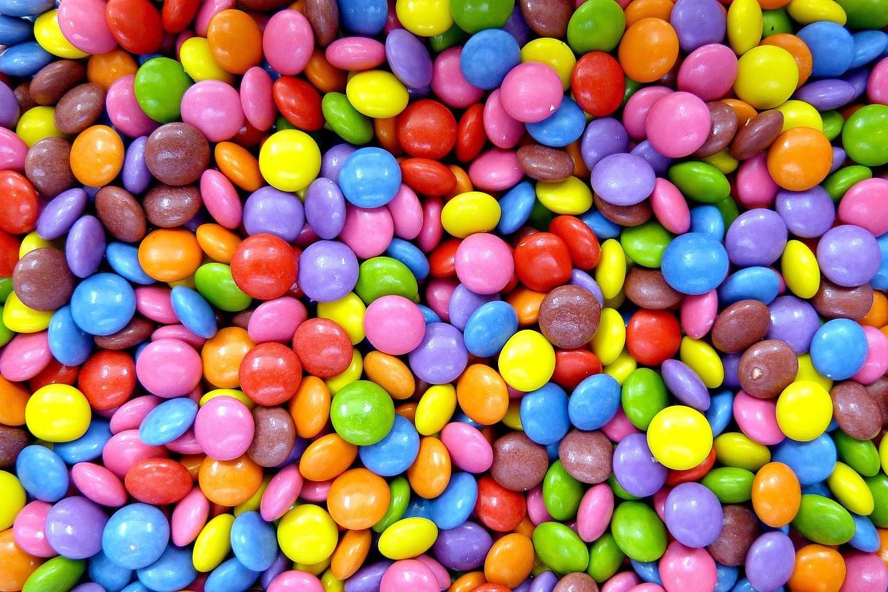 ¿Cómo se llama el chocolate que se utiliza para decorar pasteles?